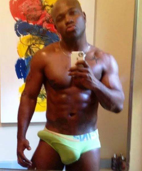 negao roludo amador de cueca