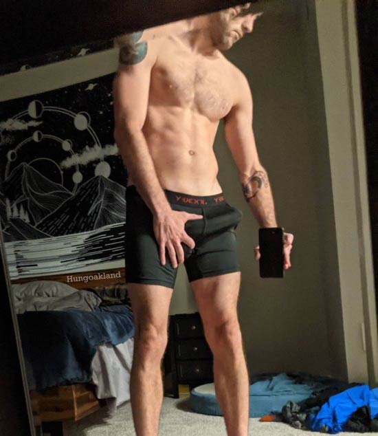 branco penis enorme na cueca preta