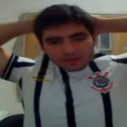 Torcedor corinthiano punhetando na webcam