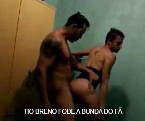 Tio Breno passa a vara em garotão - Sexo Caseiro