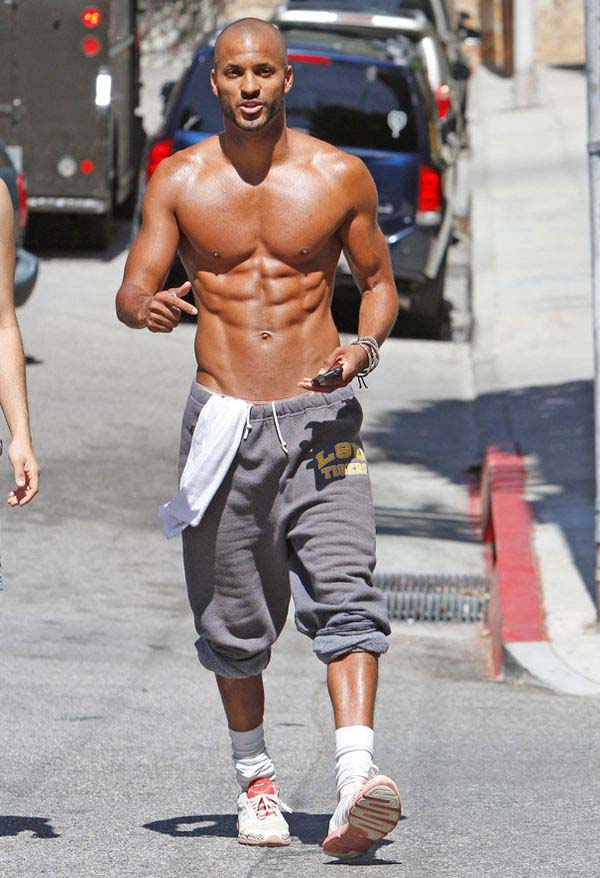 ricky-whittle gostoso sem camisa