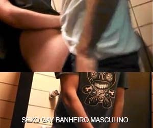 Dando o cu e bebendo leite no banheiro público