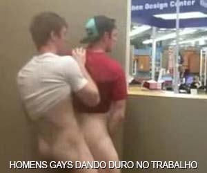 Gays levando pau no horário de trabalho