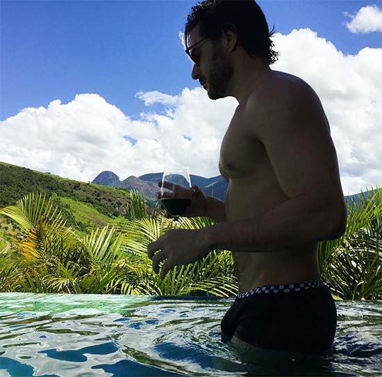 ricardo tozzi volumao na piscina sunga preta