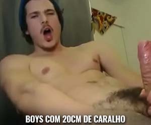 Boys pintudos com 20cm de pica - Gays Amadores