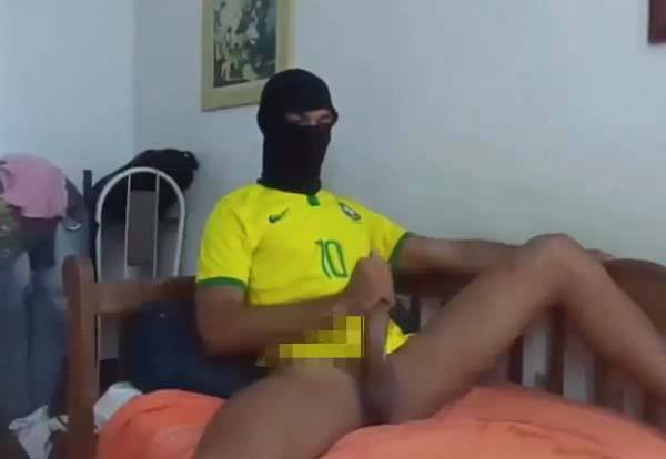 negro torcedor brasil pauzudos da copa russia 2018