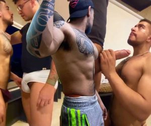 Pau descomunal força entrada no rabo do pentelhudo